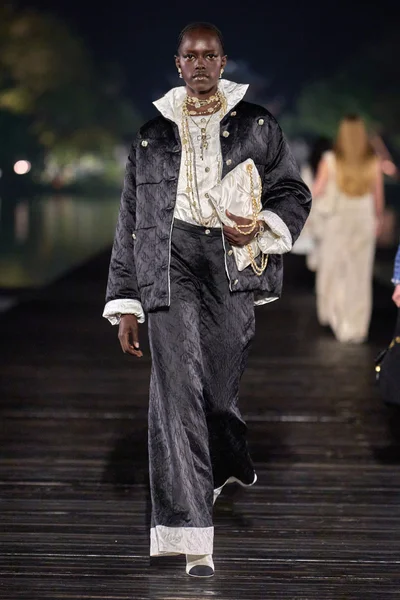 Look 49